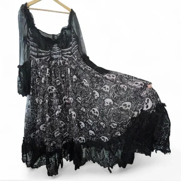 NWT Trickz n Treatz Plus Size 3x Black and White Sheer Maxi Dress With Skeletons - Picture 4 of 9